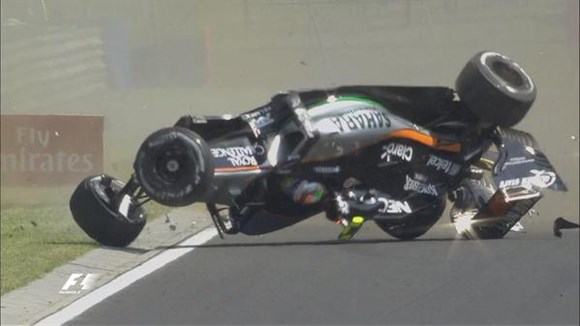 Foto: Perez capota carro no 1º TL - Créditos: Twitter Oficial Force India