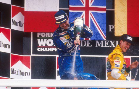 Mansell comemorando em 92 - Fonte: Twitter ‏@f1fanatic_co_uk