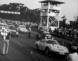 Largada para "Cascavel de Ouro" de 71, com Pedro Muffato no Puma Spartano na pista ainda em terra. Foto: L. Monteiro.