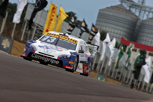 Jimenez disputando a sexta etapa da Stock Car 2016 em Cascavel - Foto: Rafael Gagliano