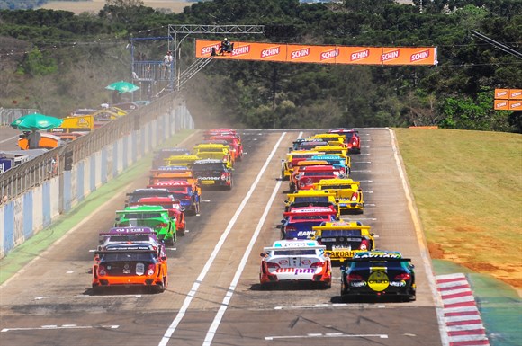 Os belos Stock no circuito de Cascavel. - Foto: Duda Bairros/Vicar