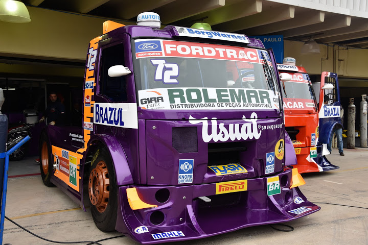 Pintura diferenciadíssima do mito Djalma Fogaça foi sensação hoje em Interlagos. - Foto: Luciana Flores.