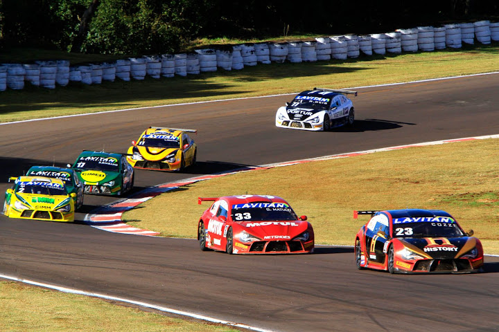 Cozzi na corrida 2 do Brasileiro de Turismo em Cascavel. - Foto: Andre Santos.