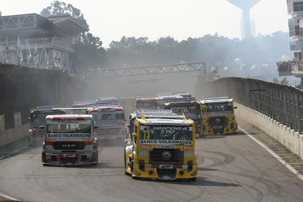 Largada da última etapa disputada em Interlagos, etapa aconteceu em 2014. - Foto: Reprodução/Fórmula Truck.