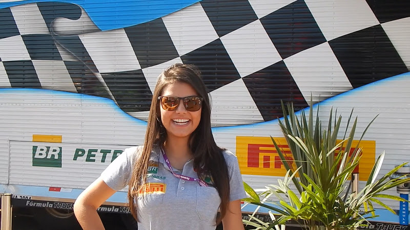 Sorridente Thais Fontoura na área dos Boxes nessa tarde de sábado - Foto: Anderson Cardoso - Equipe Tomada de Tempo