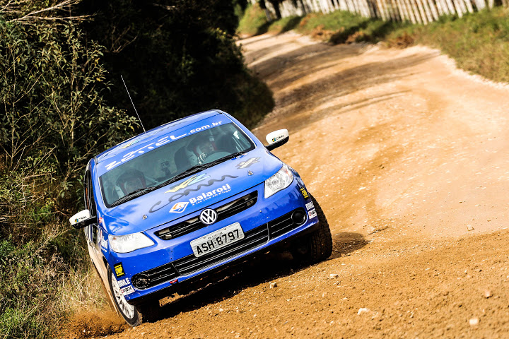 Léo Zettel abordo de seu VW Gol no Rally de Piraquara. - Foto: Edson Castro.