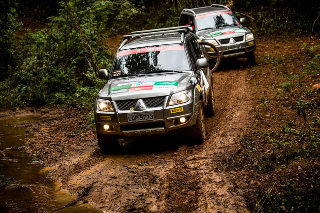 Participantes enfrentaram prova com muita lama. - Foto: Ricardo Leizer/Mitsubishi.