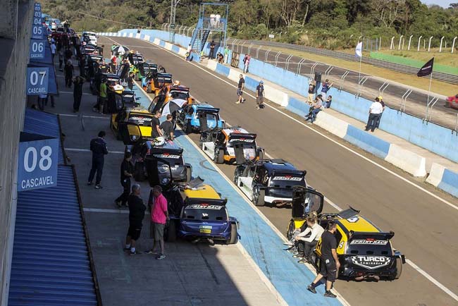 Box de Cascavel com os belos Sprints. - Foto: Luciano Santos.