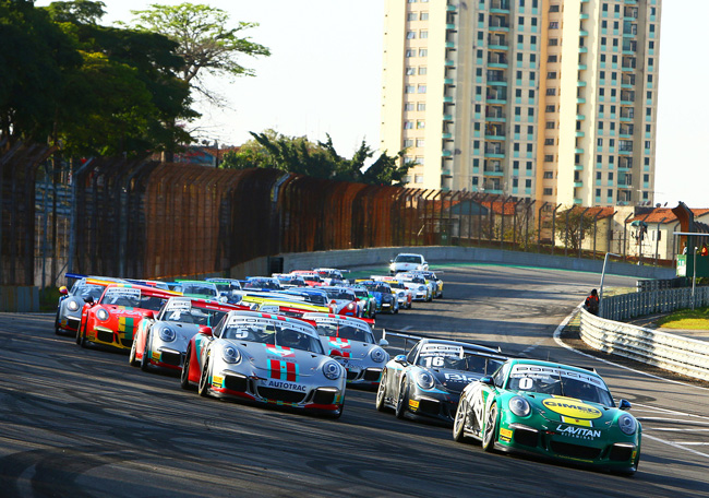 Largada da Porsche GT3 Cup neste sábado em Interlagos. - Foto: Lucas Bassani.