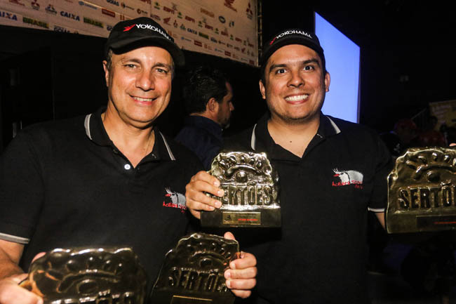 Facco e Ribeiro foram Campeões na Pró Brasil no Rally dos Sertões 2015. - Foto: Sanderson Pereira.