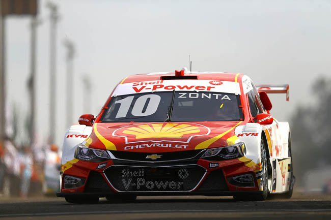 Cruze de Ricardo Zonta na pista de Cascavel. - Foto: Carsten Horst