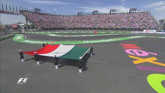 Bela abertura e torcida impressiona pelo ânimo e alegria! Foto: Twitter F1 Oficial