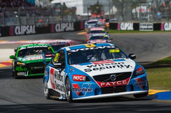 No destaque Scott McLaughlin com seu Volvo. - Foto: supercars.com