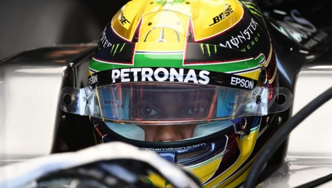 Hamilton faz a pole em Interlagos e joga pressão para Rosberg. 
