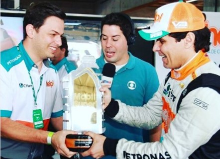 Valdeno recebendo o Troféu Mobil - Foto: Instagram Valdeno