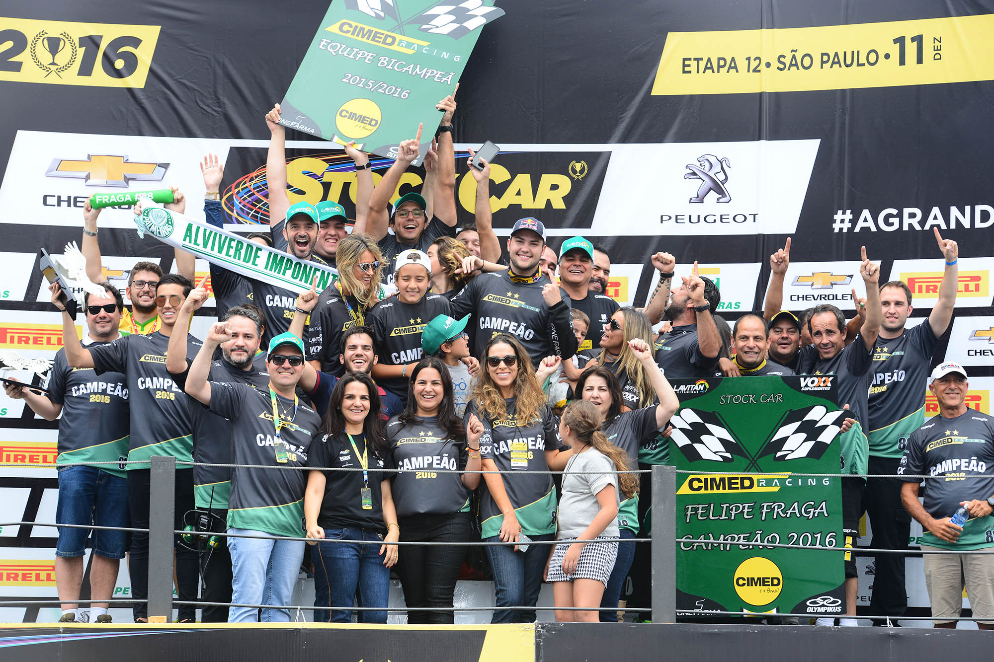 Festa da equipe Cimed Racing em Interlagos. - Foto: Fernanda Freixosa.