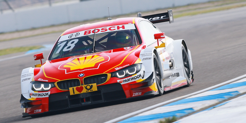 No destaque o piloto brasileiro Augusto Farfus a bordo de seu BMW M4 DTM. – Foto: dtm.com