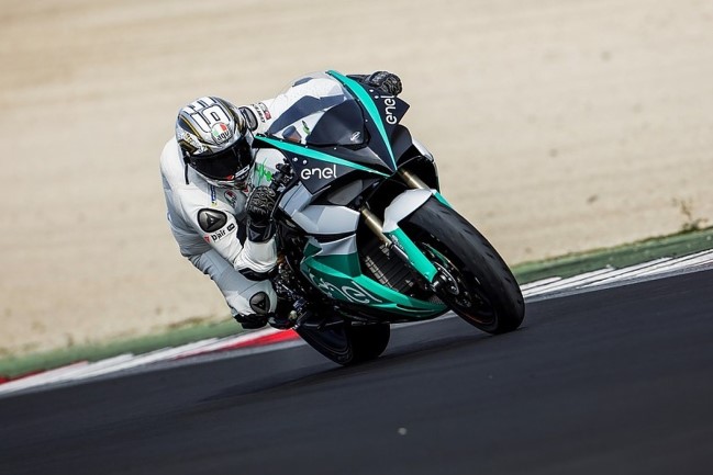 Loris Capirossi pilotando a MotoE - Foto: MotoGP.com