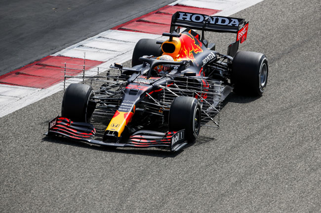 Foto: F1 Press Pirelli - Max Verstappen no 1º dia de testes pré-temporada 2021