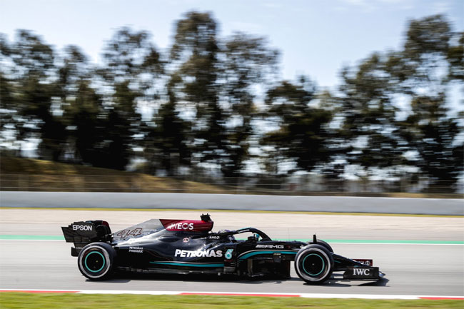 Hamilton lidera o TL2 da F1 em Barcelona 2021 - Foto: Mercedes AMG F1 Twitter
