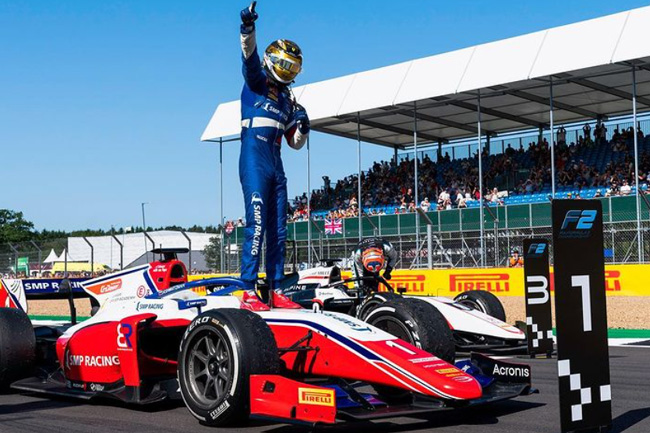 Foto: Robert Shwartzman Instagram - Vencedor da Corrida 1 - F2 - Silverstone