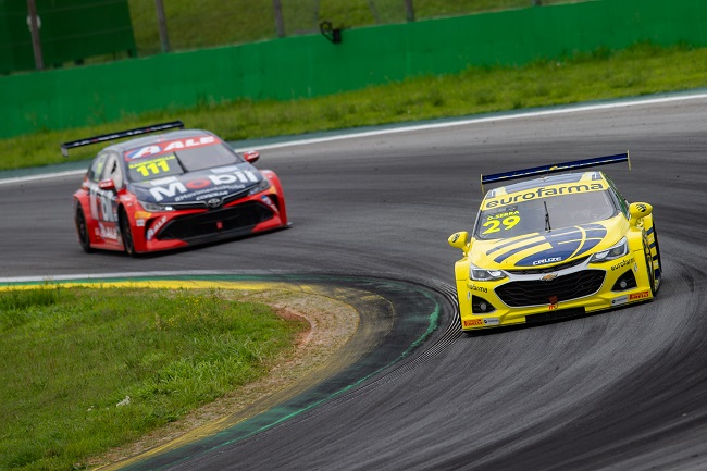 Carros e Corridas Julio Campos é o terceiro maior pontuador da etapa de  Curitiba da Stock Car - Carros e Corridas